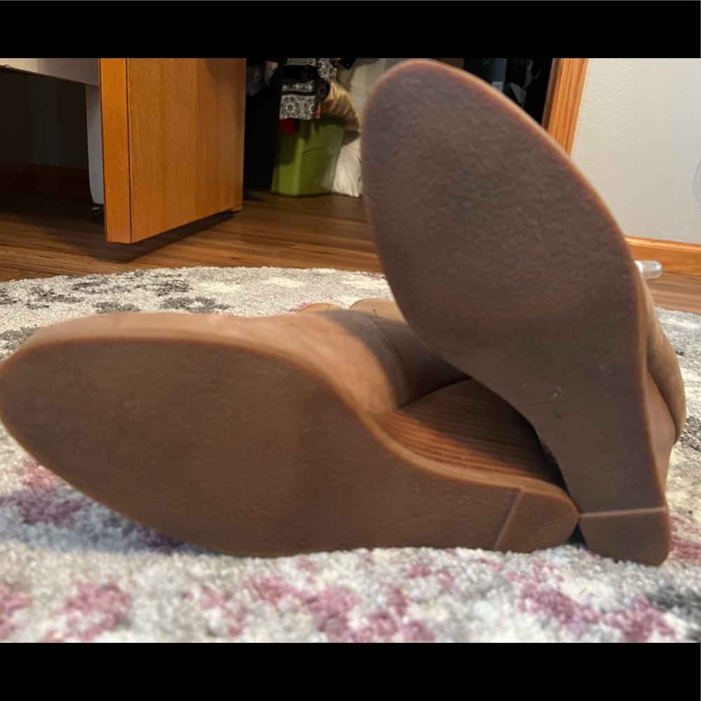 Audrey Brooke “Cindy” wedge bootie - Picture 3 of 6